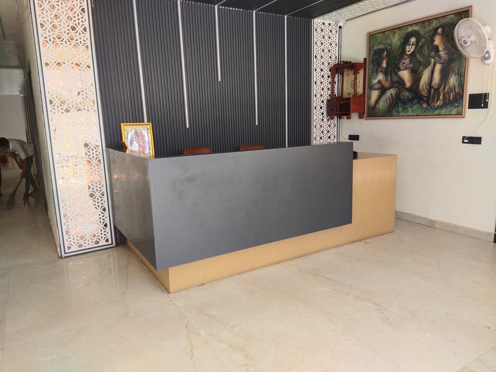 Hotel R K Grand