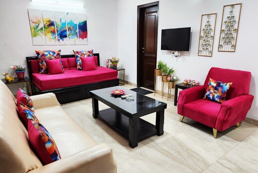 Spacious 1BHK Prime Location w/ 2 restrooms (5)