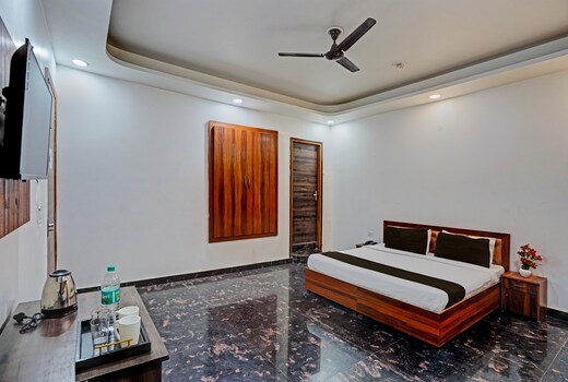 Collection O Grandeur Hotel