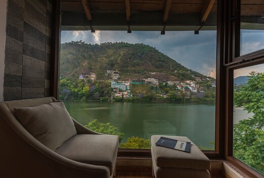 Sojourn By The Lake - Boutique Stay in Bhimtal