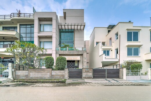 Hotel Amazone Suites - DLF Cyber City Gurgoan