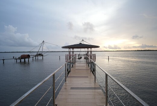 Haco Lake View - 11BR Resort in Kochi