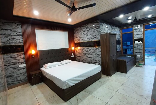 HOTEL SHIVA PALACE