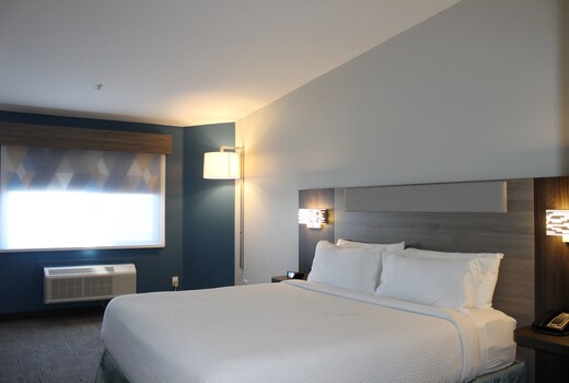 Holiday Inn Express BAKERSFIELD