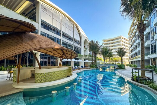 La Green Hotel and Residence