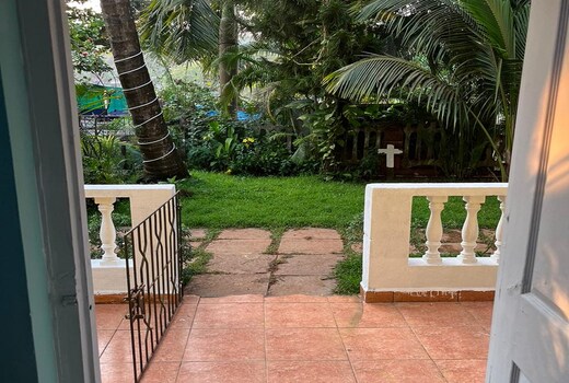 Baga Studio Apartment ground floor 2 Min walk to Baga beach