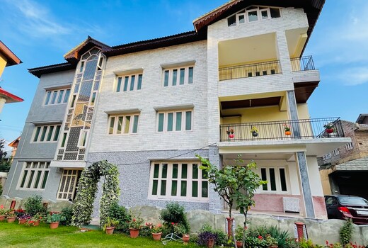 The Khayabaan - 3BHK with free parking & fast wifi