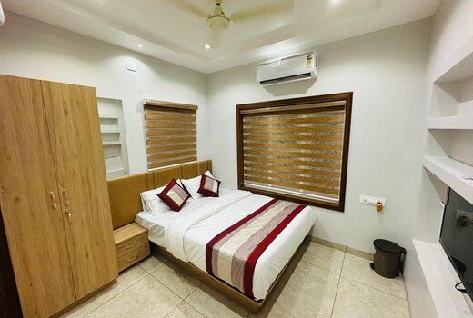 AMBER HOME STAY PADANNE