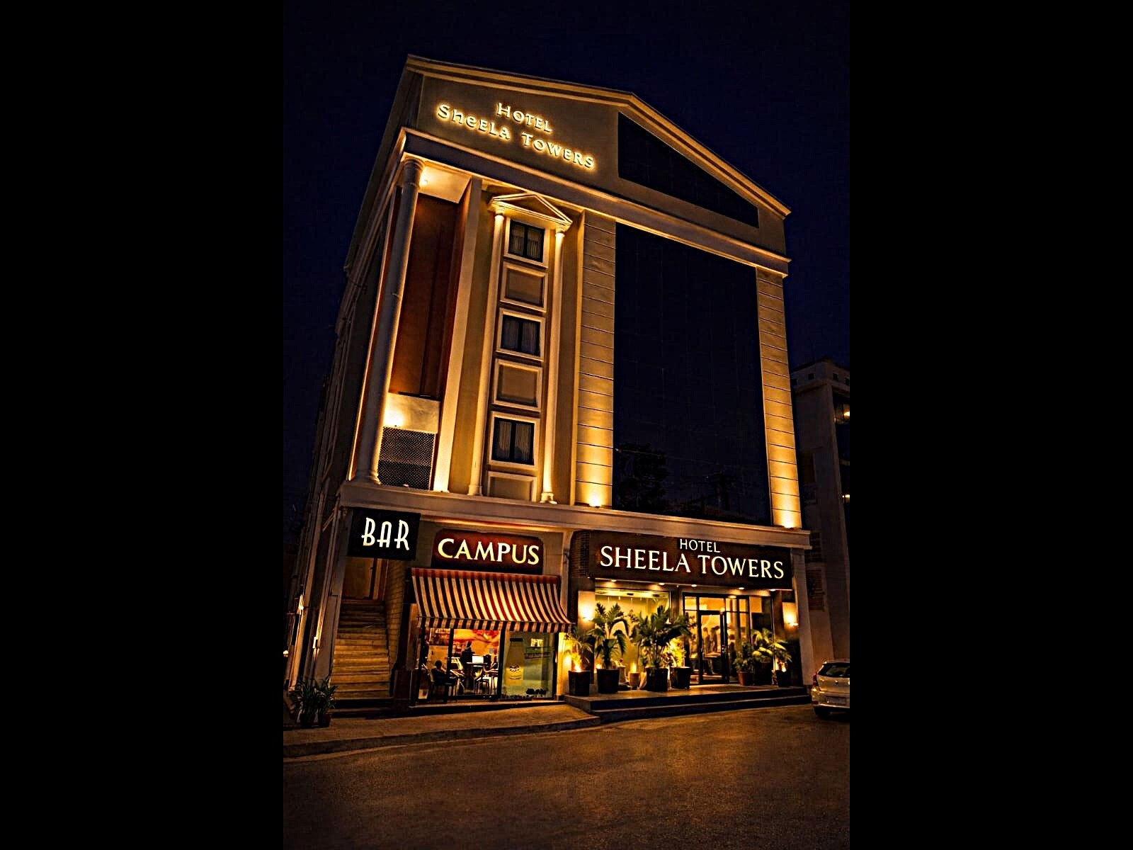 Hotel Sheela Towers
