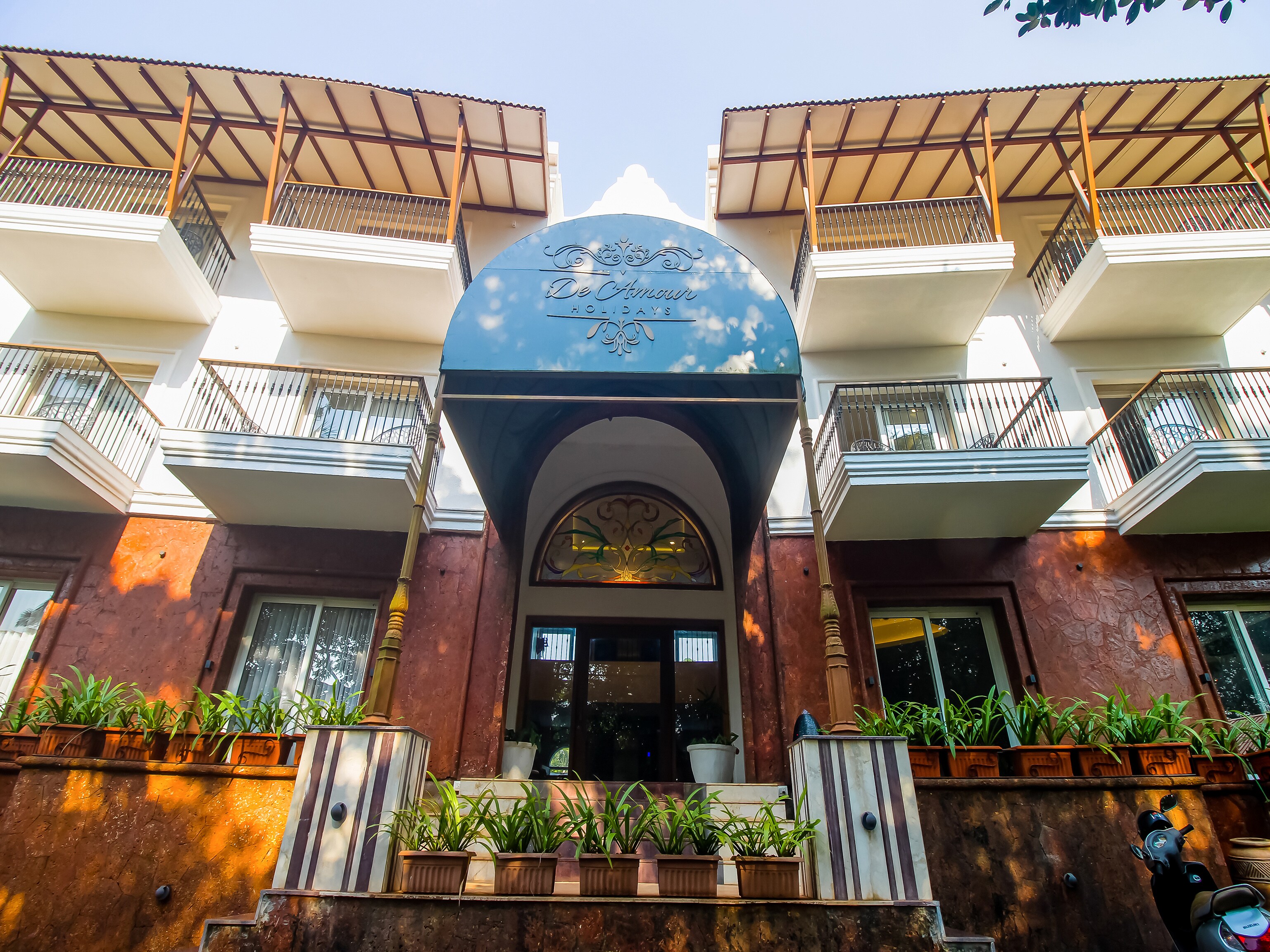 DeAmour: A Dreamy Getaway, Near Beach