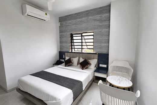 Hotel Shri Sairam Regency