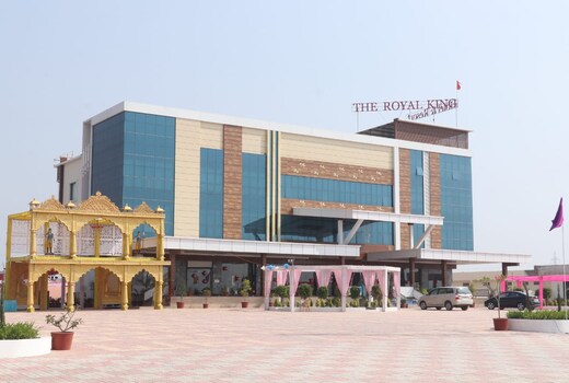 The Royal King- Hotel & Resort