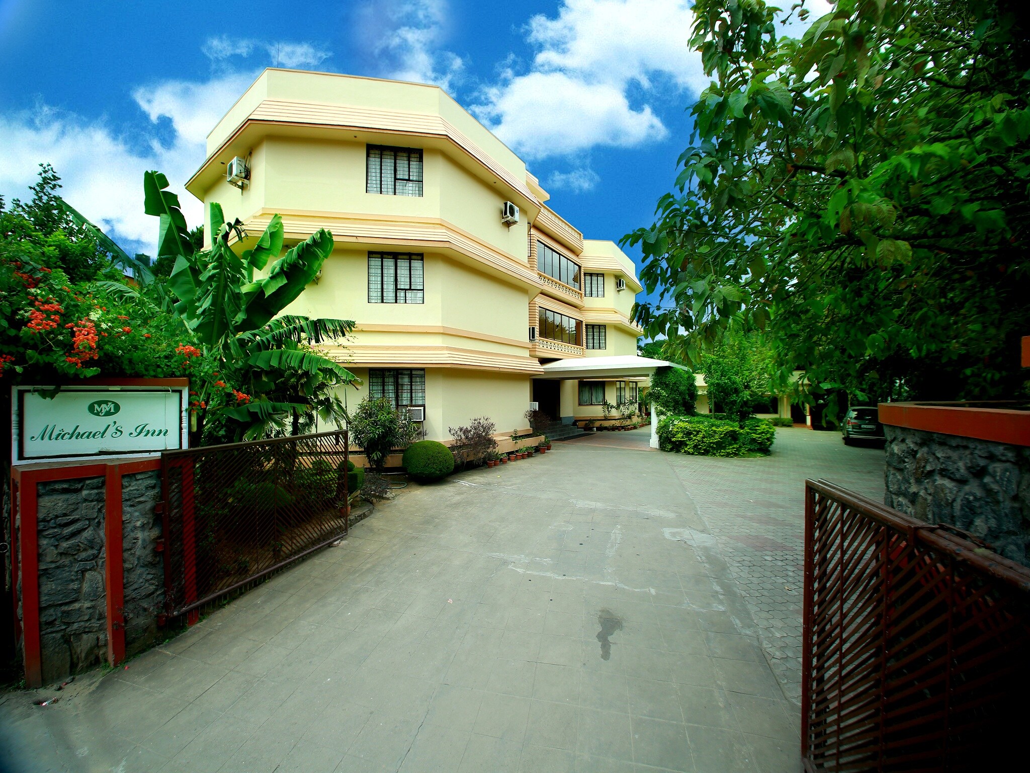 Michaels Inn