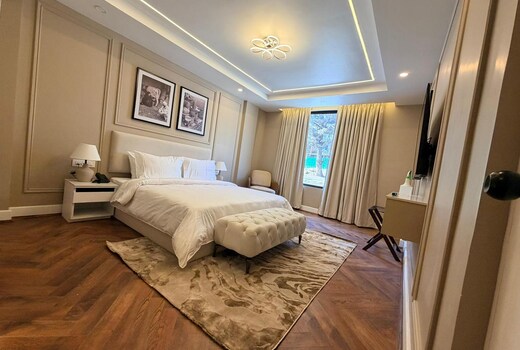 Hotel Luxury Retreat