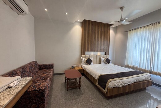 DIVYA HOTEL AND RESTURANT
