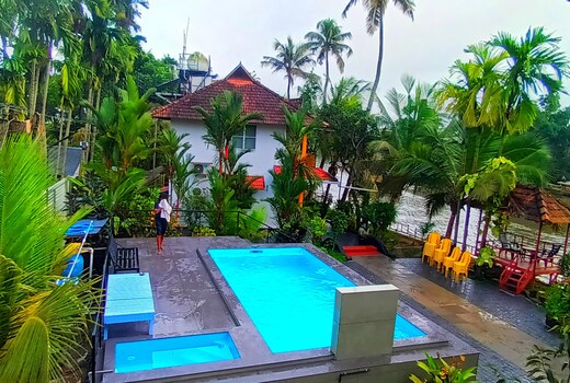 Lake Paradise Boutique Hotel