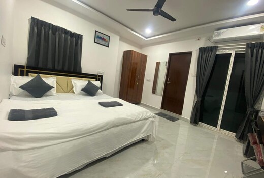 Royal Stay I