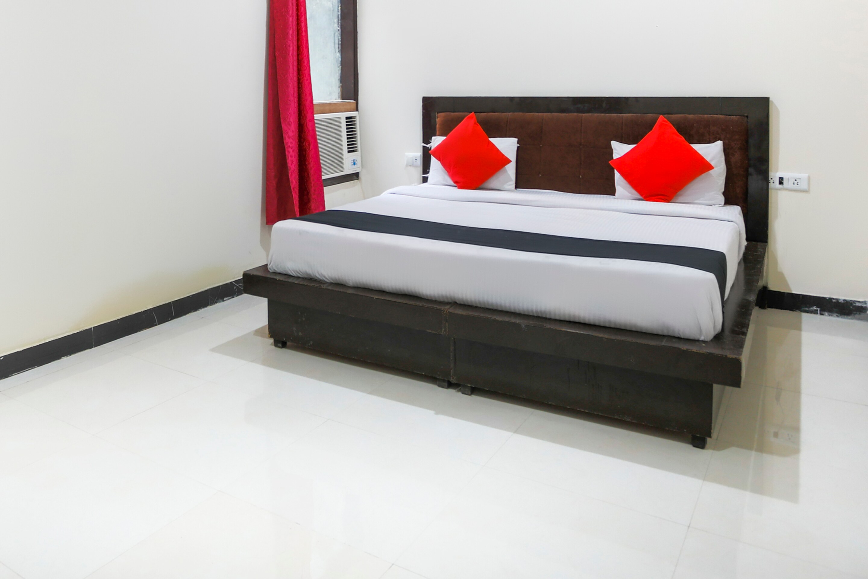 Hotel O GRANDEUR HOTEL