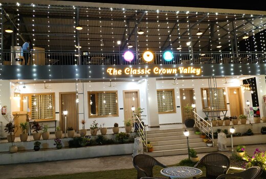 The Classic Crown Valley With Swimming Pool