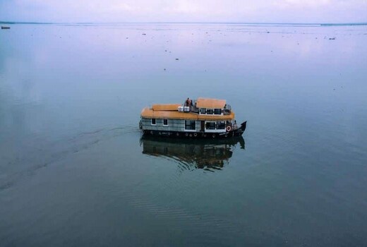Honeymoon Suite Houseboat