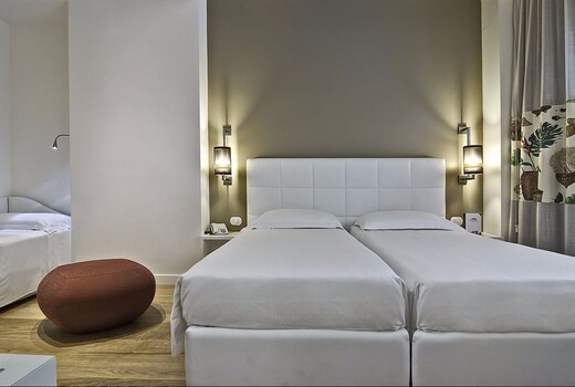 Caravel Hotel