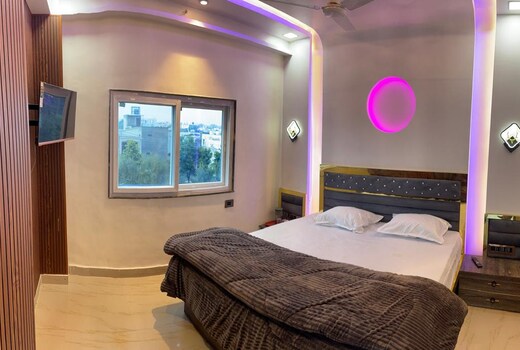 SHRI RADHEY KRISHNA HOME STAY
