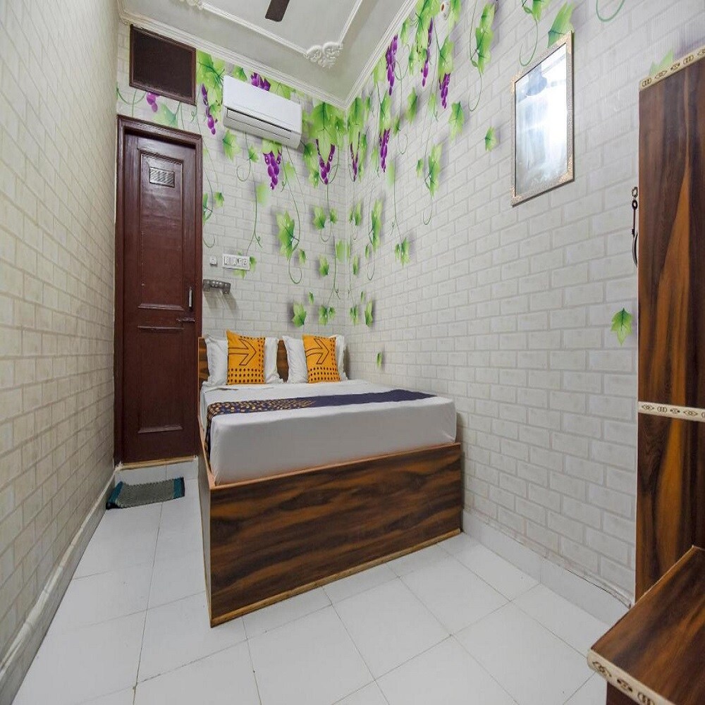 Hotel Adesh