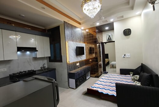 luxury home kitchen Wi Fi AC tv parking digi lock