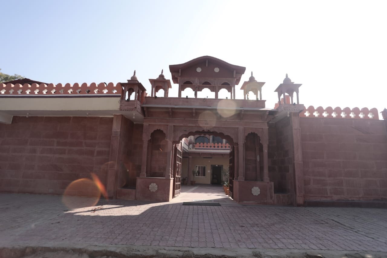 Hotel Monarch Rama Palace