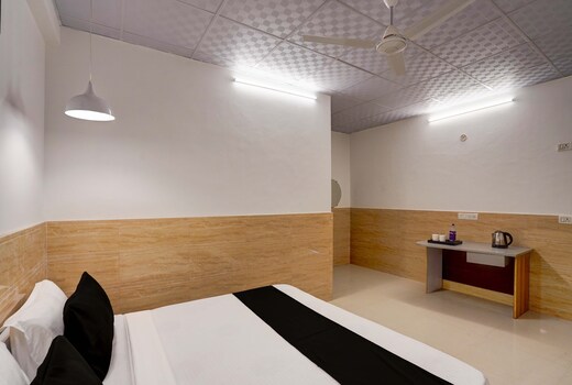 OYO 821905 Hotel Relx In