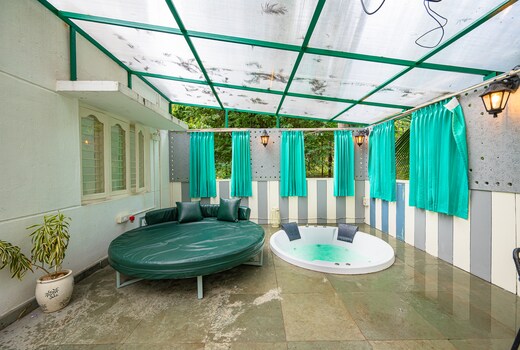 Ohstayz Rio | Jacuzzi Villa in Bangalore
