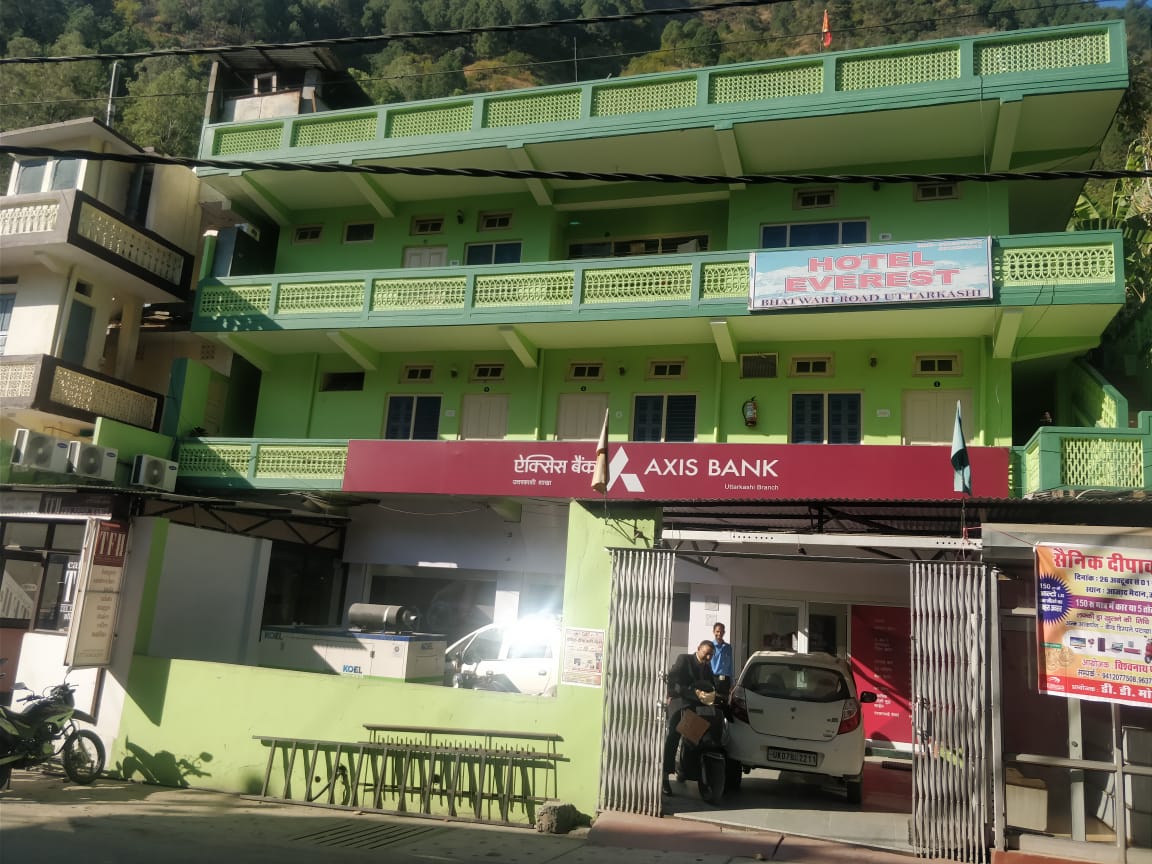 HOTEL EVEREST