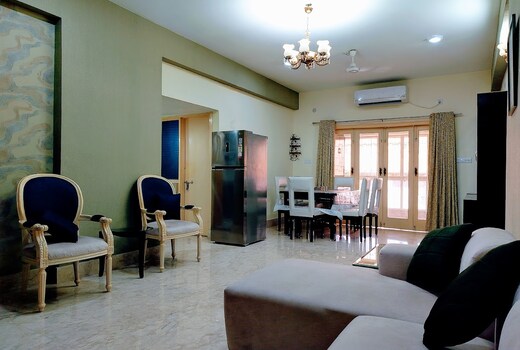 Entire 2BHK Service Apt at Flat at Gariahat Near Punjab Badree