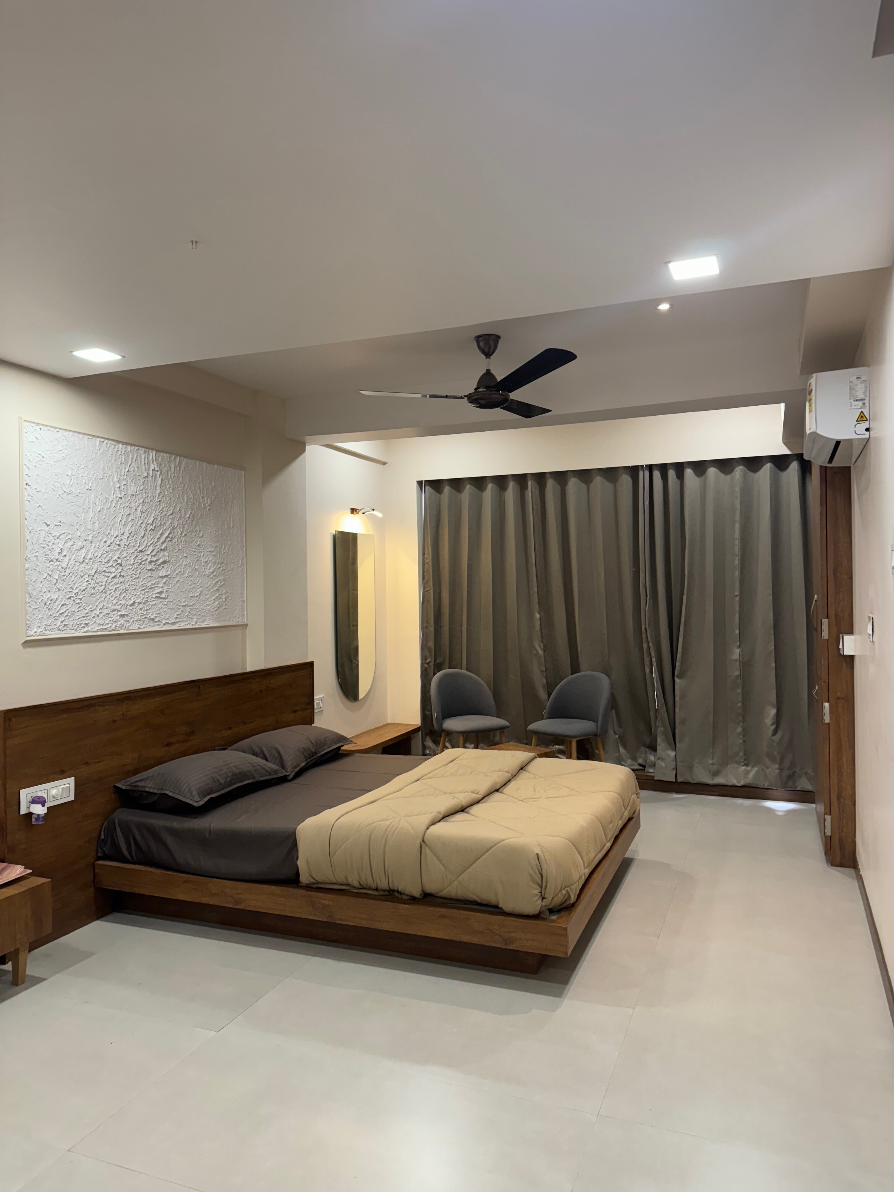 Hotel Krushnkunj Executive ( 700 M From Mahalaxmi Temple )