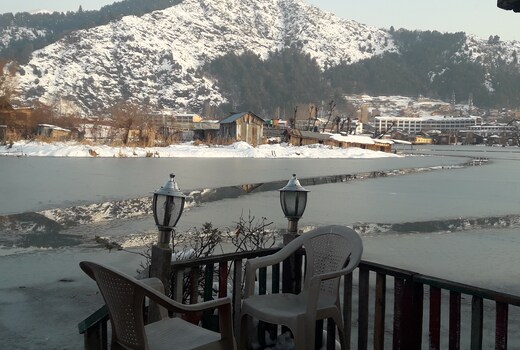 New Minar Group Of Houseboats