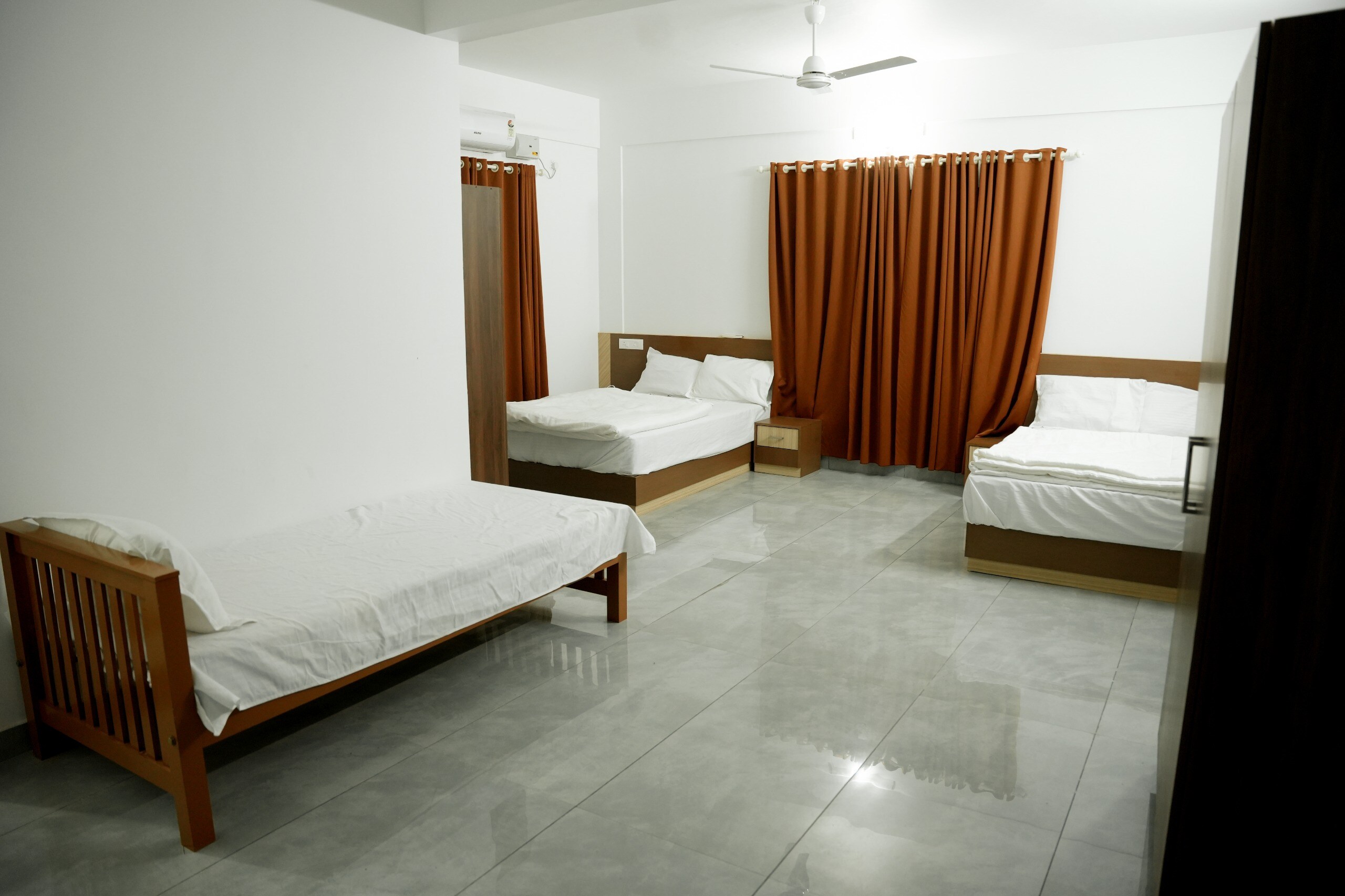 Jayalakshmi Rooms