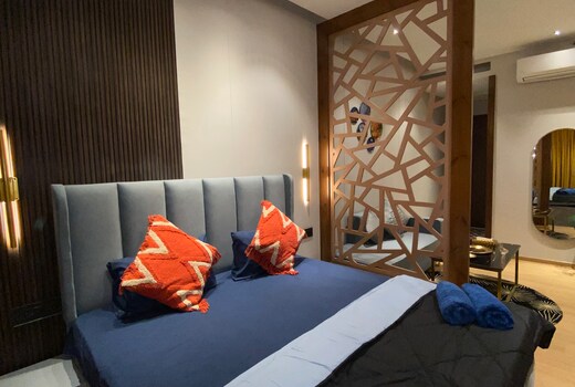 Moonlit Homestay | Studio Apartment