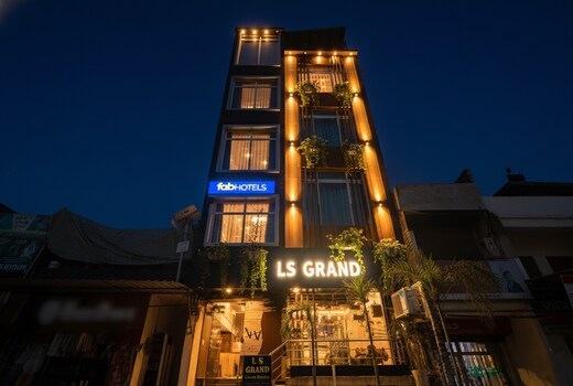 FabHotel LS Grand - Nr. Banaras Railway Station