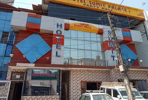 Hotel Sumit Palace