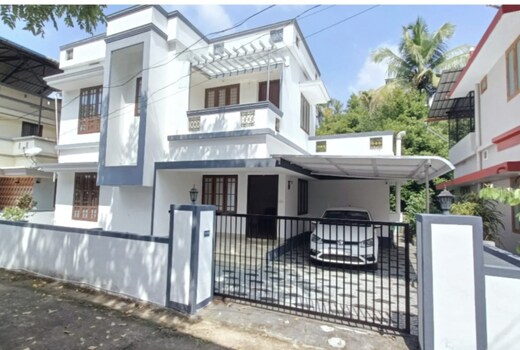 Moms Villa