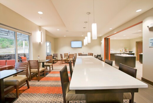 Holiday Inn Express Hotel & Suites Hot Springs, an IHG hotel