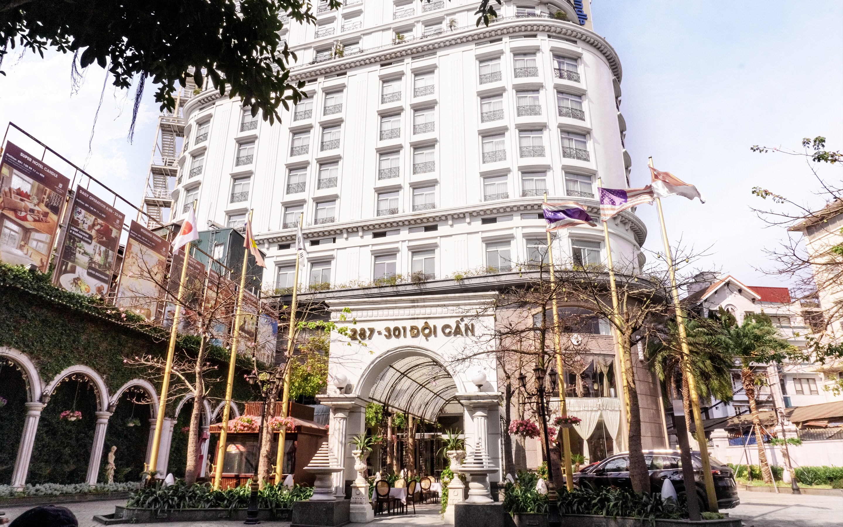 Super Candle Hotel