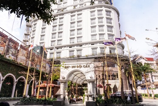 Super Candle Hotel