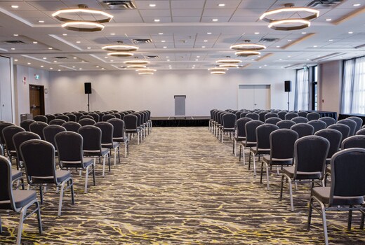 Holiday Inn & Suites Calgary South - Conference Ctr