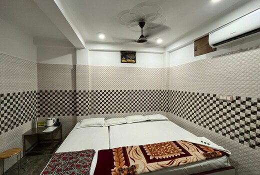 Thakur Ji P Guest House By GRB