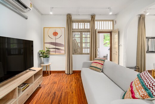 48B Stylish 1BHK Khar With Swing