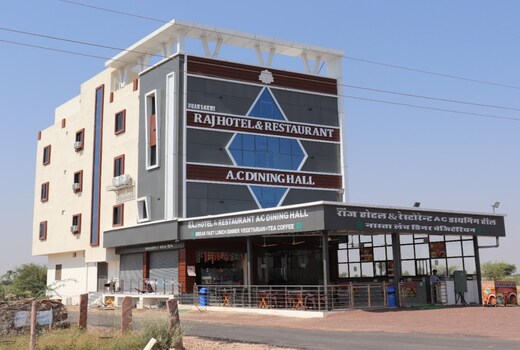 Dhanlaxmi Raj Hotel & Restaurent
