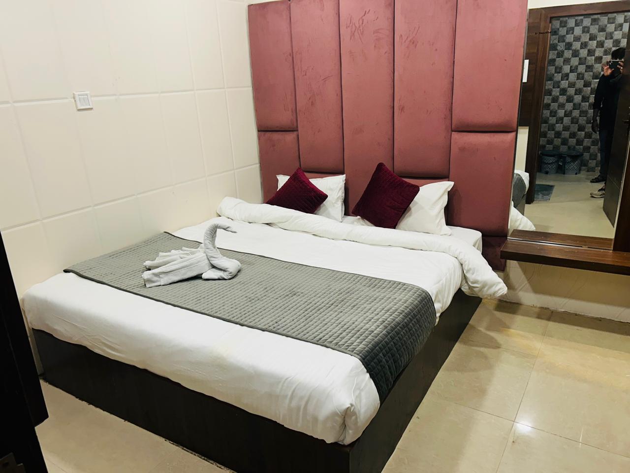 Hotel Shiv Parivar