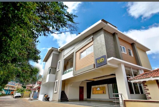 SRJ Thaneesh Service Apartments