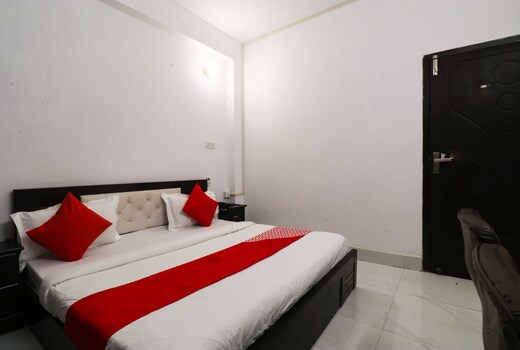 Hotel O Silver Palace Near Dwarka Sector 9 Metro Station